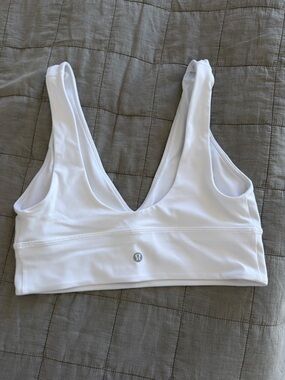 Lululemon Align V-Neck Bra White Size 8
*Light Support, A/B Cup